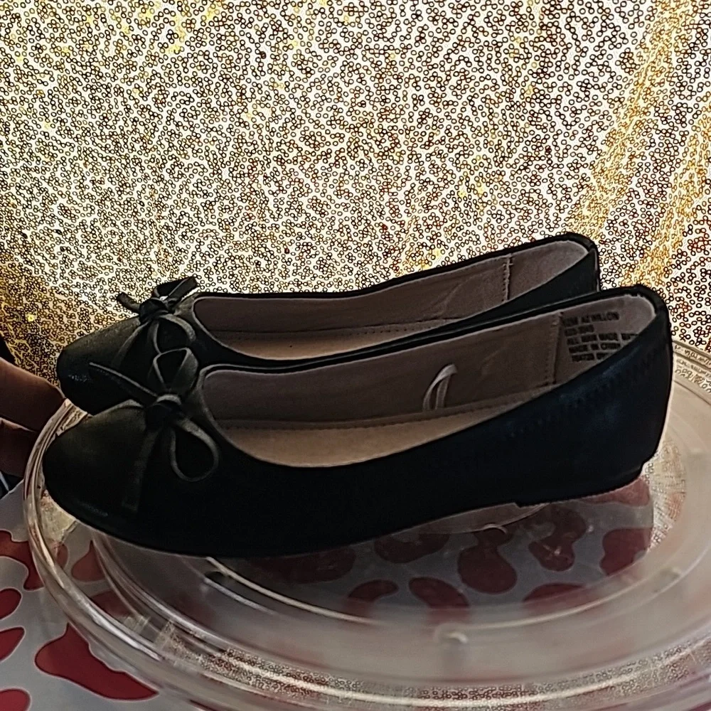 I Nw/ o tags Arizona Ballet Flats patent leather girls sz 12M memory foam Willow